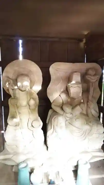 畑子安神社の像