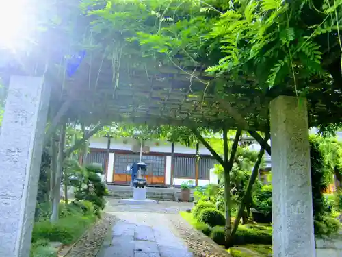 仏法寺の庭園