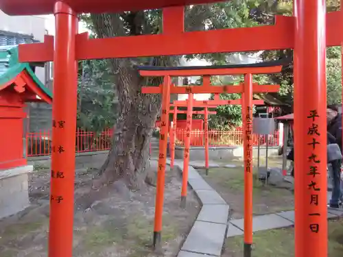 三囲神社の鳥居