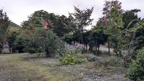 丸瀬布神社の庭園