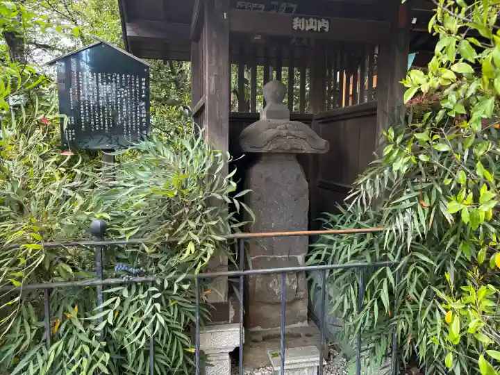 武蔵野八幡宮の{uncategorized: "未分類", other: "その他", undefined: "問題あり", building: "その他建物", grave: "お墓", sacred_gate: "鳥居", guardian: "狛犬", statue: "像", buddha: "仏像", history: "歴史", nature: "自然", garden: "庭園", animal: "動物", pagoda: "塔", temizu: "手水舎", mountain_gate: "山門・神門", sanctuary: "本殿・本堂", subordinate: "末社・摂社", art: "芸術", scenery: "景色", jizo: "地蔵", ema: "絵馬", goshuin: "御朱印", omikuji: "おみくじ", items: "授与品その他", amulet: "お守り", goshuincho: "御朱印帳", eats: "食事", festival: "お祭り", votive_dance: "神楽", shichigosan: "七五三参", wedding: "結婚式", experience: "体験その他", initially: "初詣", around: "周辺", anti_infection: "感染症対策"}