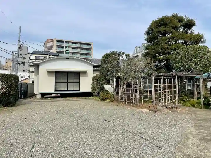 西迎寺の{uncategorized: "未分類", other: "その他", undefined: "問題あり", building: "その他建物", grave: "お墓", sacred_gate: "鳥居", guardian: "狛犬", statue: "像", buddha: "仏像", history: "歴史", nature: "自然", garden: "庭園", animal: "動物", pagoda: "塔", temizu: "手水舎", mountain_gate: "山門・神門", sanctuary: "本殿・本堂", subordinate: "末社・摂社", art: "芸術", scenery: "景色", jizo: "地蔵", ema: "絵馬", goshuin: "御朱印", omikuji: "おみくじ", items: "授与品その他", amulet: "お守り", goshuincho: "御朱印帳", eats: "食事", festival: "お祭り", votive_dance: "神楽", shichigosan: "七五三参", wedding: "結婚式", experience: "体験その他", initially: "初詣", around: "周辺", anti_infection: "感染症対策"}