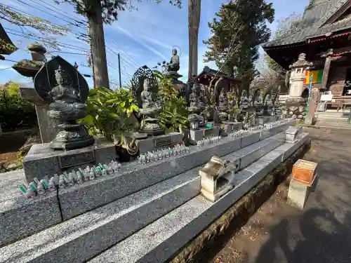 秩父札所１番　四萬部寺の{uncategorized: "未分類", other: "その他", undefined: "問題あり", building: "その他建物", grave: "お墓", sacred_gate: "鳥居", guardian: "狛犬", statue: "像", buddha: "仏像", history: "歴史", nature: "自然", garden: "庭園", animal: "動物", pagoda: "塔", temizu: "手水舎", mountain_gate: "山門・神門", sanctuary: "本殿・本堂", subordinate: "末社・摂社", art: "芸術", scenery: "景色", jizo: "地蔵", ema: "絵馬", goshuin: "御朱印", omikuji: "おみくじ", items: "授与品その他", amulet: "お守り", goshuincho: "御朱印帳", eats: "食事", festival: "お祭り", votive_dance: "神楽", shichigosan: "七五三参", wedding: "結婚式", experience: "体験その他", initially: "初詣", around: "周辺", anti_infection: "感染症対策"}