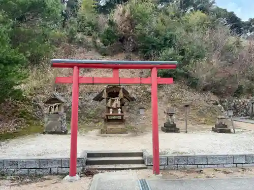 佐香神社の{uncategorized: "未分類", other: "その他", undefined: "問題あり", building: "その他建物", grave: "お墓", sacred_gate: "鳥居", guardian: "狛犬", statue: "像", buddha: "仏像", history: "歴史", nature: "自然", garden: "庭園", animal: "動物", pagoda: "塔", temizu: "手水舎", mountain_gate: "山門・神門", sanctuary: "本殿・本堂", subordinate: "末社・摂社", art: "芸術", scenery: "景色", jizo: "地蔵", ema: "絵馬", goshuin: "御朱印", omikuji: "おみくじ", items: "授与品その他", amulet: "お守り", goshuincho: "御朱印帳", eats: "食事", festival: "お祭り", votive_dance: "神楽", shichigosan: "七五三参", wedding: "結婚式", experience: "体験その他", initially: "初詣", around: "周辺", anti_infection: "感染症対策"}