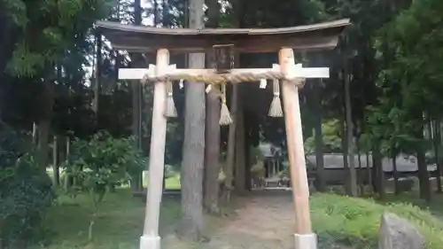 味間熊野神社の鳥居