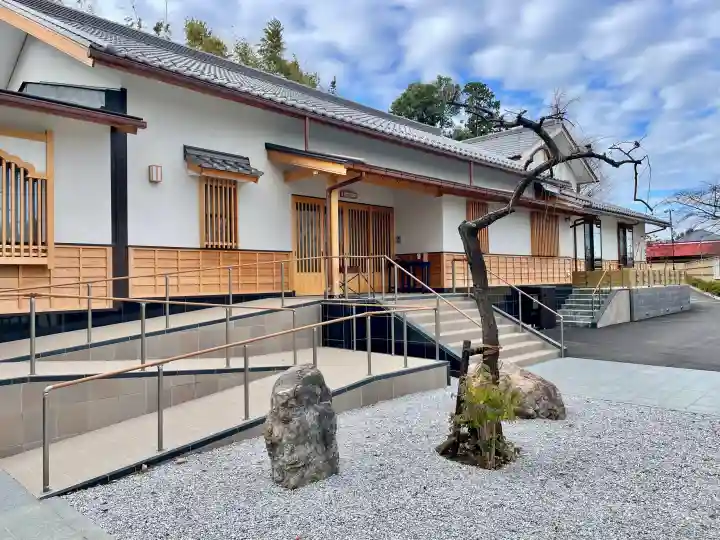 本乗寺の{uncategorized: "未分類", other: "その他", undefined: "問題あり", building: "その他建物", grave: "お墓", sacred_gate: "鳥居", guardian: "狛犬", statue: "像", buddha: "仏像", history: "歴史", nature: "自然", garden: "庭園", animal: "動物", pagoda: "塔", temizu: "手水舎", mountain_gate: "山門・神門", sanctuary: "本殿・本堂", subordinate: "末社・摂社", art: "芸術", scenery: "景色", jizo: "地蔵", ema: "絵馬", goshuin: "御朱印", omikuji: "おみくじ", items: "授与品その他", amulet: "お守り", goshuincho: "御朱印帳", eats: "食事", festival: "お祭り", votive_dance: "神楽", shichigosan: "七五三参", wedding: "結婚式", experience: "体験その他", initially: "初詣", around: "周辺", anti_infection: "感染症対策"}