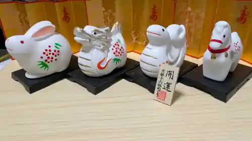 菅原院天満宮神社の{uncategorized: "未分類", other: "その他", undefined: "問題あり", building: "その他建物", grave: "お墓", sacred_gate: "鳥居", guardian: "狛犬", statue: "像", buddha: "仏像", history: "歴史", nature: "自然", garden: "庭園", animal: "動物", pagoda: "塔", temizu: "手水舎", mountain_gate: "山門・神門", sanctuary: "本殿・本堂", subordinate: "末社・摂社", art: "芸術", scenery: "景色", jizo: "地蔵", ema: "絵馬", goshuin: "御朱印", omikuji: "おみくじ", items: "授与品その他", amulet: "お守り", goshuincho: "御朱印帳", eats: "食事", festival: "お祭り", votive_dance: "神楽", shichigosan: "七五三参", wedding: "結婚式", experience: "体験その他", initially: "初詣", around: "周辺", anti_infection: "感染症対策"}