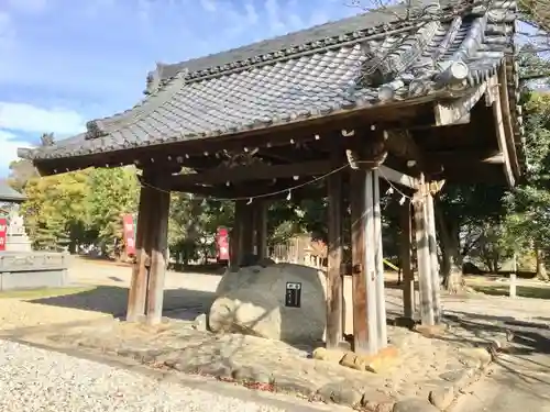 神明社の手水舎