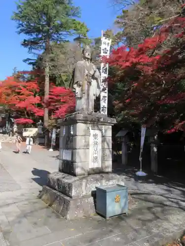 南湖神社の像