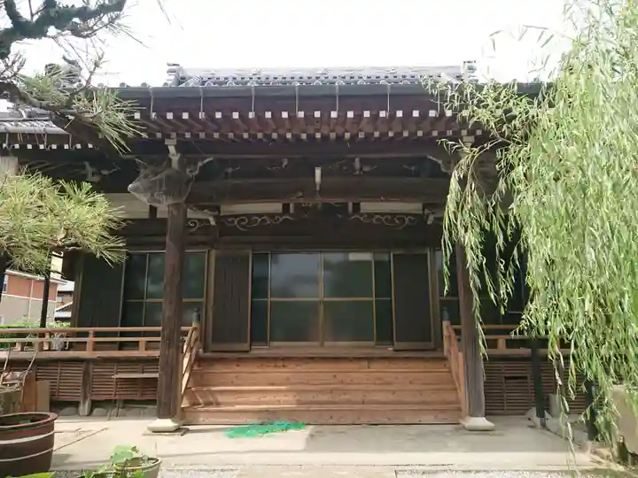 台蓮寺の本殿・本堂