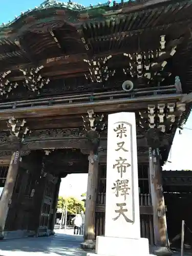 題経寺（柴又帝釈天）の山門・神門