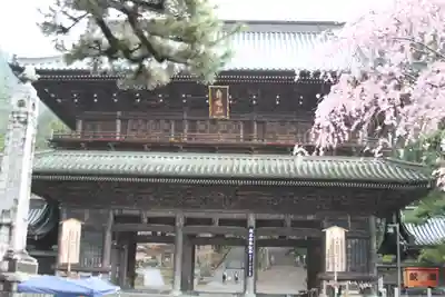 久遠寺の山門・神門