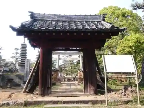 松應寺の山門