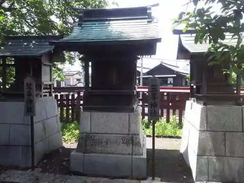 六塚稲荷神社の末社・摂社