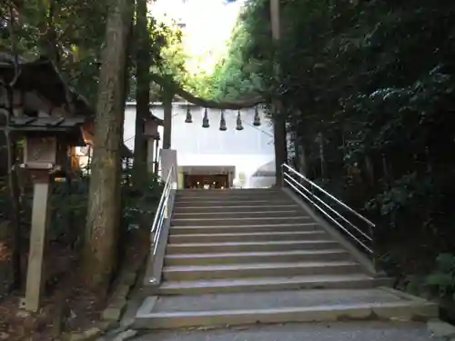 狭井坐大神荒魂神社(狭井神社)の鳥居