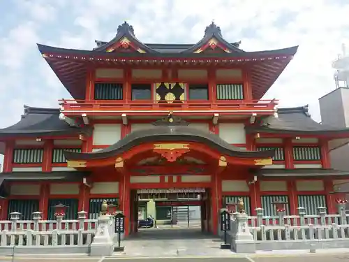 射楯兵主神社の山門