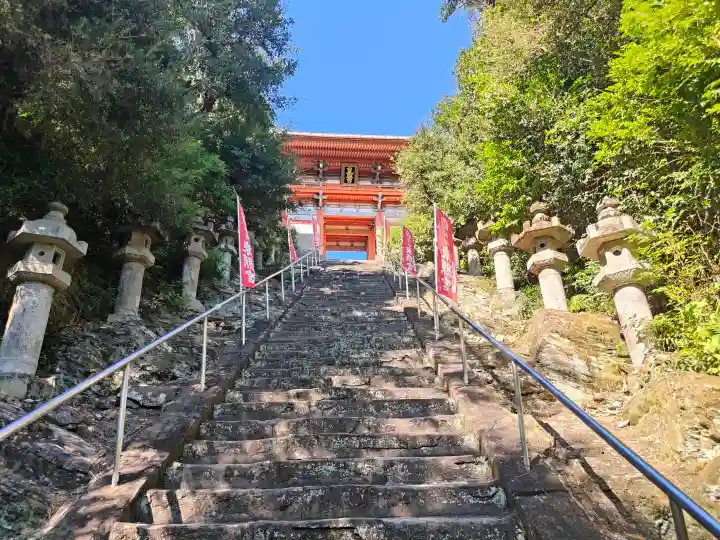 紀州東照宮の{uncategorized: "未分類", other: "その他", undefined: "問題あり", building: "その他建物", grave: "お墓", sacred_gate: "鳥居", guardian: "狛犬", statue: "像", buddha: "仏像", history: "歴史", nature: "自然", garden: "庭園", animal: "動物", pagoda: "塔", temizu: "手水舎", mountain_gate: "山門・神門", sanctuary: "本殿・本堂", subordinate: "末社・摂社", art: "芸術", scenery: "景色", jizo: "地蔵", ema: "絵馬", goshuin: "御朱印", omikuji: "おみくじ", items: "授与品その他", amulet: "お守り", goshuincho: "御朱印帳", eats: "食事", festival: "お祭り", votive_dance: "神楽", shichigosan: "七五三参", wedding: "結婚式", experience: "体験その他", initially: "初詣", around: "周辺", anti_infection: "感染症対策"}