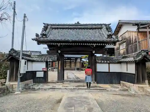 真照寺の山門