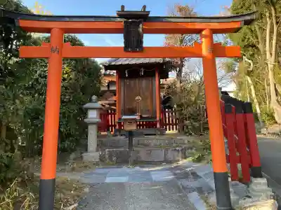 稲荷神社の{uncategorized: "未分類", other: "その他", undefined: "問題あり", building: "その他建物", grave: "お墓", sacred_gate: "鳥居", guardian: "狛犬", statue: "像", buddha: "仏像", history: "歴史", nature: "自然", garden: "庭園", animal: "動物", pagoda: "塔", temizu: "手水舎", mountain_gate: "山門・神門", sanctuary: "本殿・本堂", subordinate: "末社・摂社", art: "芸術", scenery: "景色", jizo: "地蔵", ema: "絵馬", goshuin: "御朱印", omikuji: "おみくじ", items: "授与品その他", amulet: "お守り", goshuincho: "御朱印帳", eats: "食事", festival: "お祭り", votive_dance: "神楽", shichigosan: "七五三参", wedding: "結婚式", experience: "体験その他", initially: "初詣", around: "周辺", anti_infection: "感染症対策"}