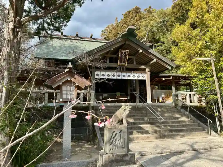 天津神明宮の{uncategorized: "未分類", other: "その他", undefined: "問題あり", building: "その他建物", grave: "お墓", sacred_gate: "鳥居", guardian: "狛犬", statue: "像", buddha: "仏像", history: "歴史", nature: "自然", garden: "庭園", animal: "動物", pagoda: "塔", temizu: "手水舎", mountain_gate: "山門・神門", sanctuary: "本殿・本堂", subordinate: "末社・摂社", art: "芸術", scenery: "景色", jizo: "地蔵", ema: "絵馬", goshuin: "御朱印", omikuji: "おみくじ", items: "授与品その他", amulet: "お守り", goshuincho: "御朱印帳", eats: "食事", festival: "お祭り", votive_dance: "神楽", shichigosan: "七五三参", wedding: "結婚式", experience: "体験その他", initially: "初詣", around: "周辺", anti_infection: "感染症対策"}