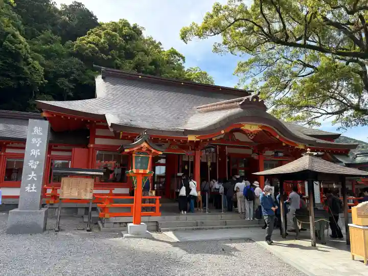 熊野那智大社の{uncategorized: "未分類", other: "その他", undefined: "問題あり", building: "その他建物", grave: "お墓", sacred_gate: "鳥居", guardian: "狛犬", statue: "像", buddha: "仏像", history: "歴史", nature: "自然", garden: "庭園", animal: "動物", pagoda: "塔", temizu: "手水舎", mountain_gate: "山門・神門", sanctuary: "本殿・本堂", subordinate: "末社・摂社", art: "芸術", scenery: "景色", jizo: "地蔵", ema: "絵馬", goshuin: "御朱印", omikuji: "おみくじ", items: "授与品その他", amulet: "お守り", goshuincho: "御朱印帳", eats: "食事", festival: "お祭り", votive_dance: "神楽", shichigosan: "七五三参", wedding: "結婚式", experience: "体験その他", initially: "初詣", around: "周辺", anti_infection: "感染症対策"}