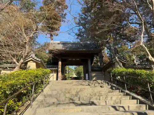 円覚寺の{uncategorized: "未分類", other: "その他", undefined: "問題あり", building: "その他建物", grave: "お墓", sacred_gate: "鳥居", guardian: "狛犬", statue: "像", buddha: "仏像", history: "歴史", nature: "自然", garden: "庭園", animal: "動物", pagoda: "塔", temizu: "手水舎", mountain_gate: "山門・神門", sanctuary: "本殿・本堂", subordinate: "末社・摂社", art: "芸術", scenery: "景色", jizo: "地蔵", ema: "絵馬", goshuin: "御朱印", omikuji: "おみくじ", items: "授与品その他", amulet: "お守り", goshuincho: "御朱印帳", eats: "食事", festival: "お祭り", votive_dance: "神楽", shichigosan: "七五三参", wedding: "結婚式", experience: "体験その他", initially: "初詣", around: "周辺", anti_infection: "感染症対策"}