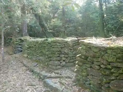 神明神社の{uncategorized: "未分類", other: "その他", undefined: "問題あり", building: "その他建物", grave: "お墓", sacred_gate: "鳥居", guardian: "狛犬", statue: "像", buddha: "仏像", history: "歴史", nature: "自然", garden: "庭園", animal: "動物", pagoda: "塔", temizu: "手水舎", mountain_gate: "山門・神門", sanctuary: "本殿・本堂", subordinate: "末社・摂社", art: "芸術", scenery: "景色", jizo: "地蔵", ema: "絵馬", goshuin: "御朱印", omikuji: "おみくじ", items: "授与品その他", amulet: "お守り", goshuincho: "御朱印帳", eats: "食事", festival: "お祭り", votive_dance: "神楽", shichigosan: "七五三参", wedding: "結婚式", experience: "体験その他", initially: "初詣", around: "周辺", anti_infection: "感染症対策"}