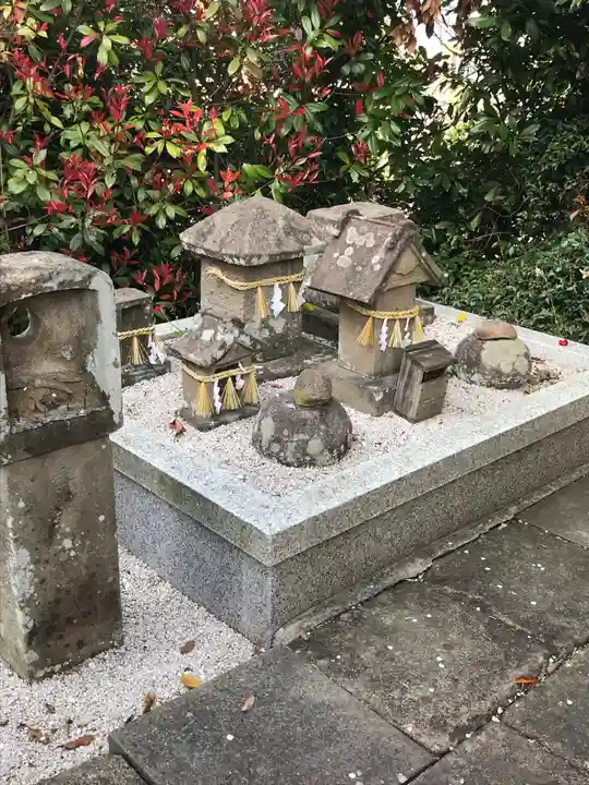 開運稲荷神社の末社・摂社