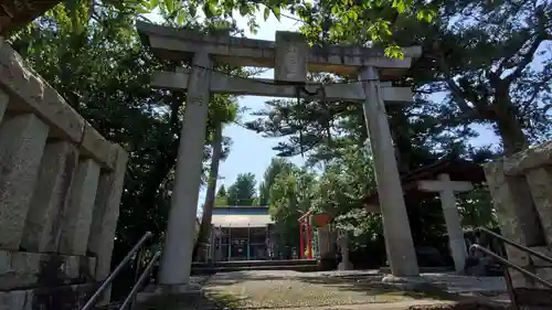 高尾山穂見神社の鳥居