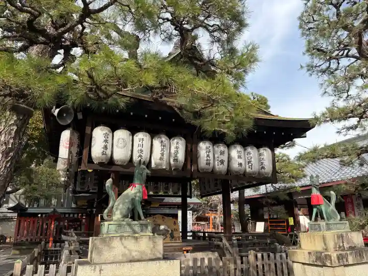 満足稲荷神社の{uncategorized: "未分類", other: "その他", undefined: "問題あり", building: "その他建物", grave: "お墓", sacred_gate: "鳥居", guardian: "狛犬", statue: "像", buddha: "仏像", history: "歴史", nature: "自然", garden: "庭園", animal: "動物", pagoda: "塔", temizu: "手水舎", mountain_gate: "山門・神門", sanctuary: "本殿・本堂", subordinate: "末社・摂社", art: "芸術", scenery: "景色", jizo: "地蔵", ema: "絵馬", goshuin: "御朱印", omikuji: "おみくじ", items: "授与品その他", amulet: "お守り", goshuincho: "御朱印帳", eats: "食事", festival: "お祭り", votive_dance: "神楽", shichigosan: "七五三参", wedding: "結婚式", experience: "体験その他", initially: "初詣", around: "周辺", anti_infection: "感染症対策"}