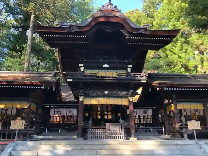 諏訪大社下社秋宮の{uncategorized: "未分類", other: "その他", undefined: "問題あり", building: "その他建物", grave: "お墓", sacred_gate: "鳥居", guardian: "狛犬", statue: "像", buddha: "仏像", history: "歴史", nature: "自然", garden: "庭園", animal: "動物", pagoda: "塔", temizu: "手水舎", mountain_gate: "山門・神門", sanctuary: "本殿・本堂", subordinate: "末社・摂社", art: "芸術", scenery: "景色", jizo: "地蔵", ema: "絵馬", goshuin: "御朱印", omikuji: "おみくじ", items: "授与品その他", amulet: "お守り", goshuincho: "御朱印帳", eats: "食事", festival: "お祭り", votive_dance: "神楽", shichigosan: "七五三参", wedding: "結婚式", experience: "体験その他", initially: "初詣", around: "周辺", anti_infection: "感染症対策"}