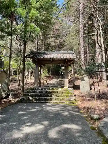 常照皇寺の山門