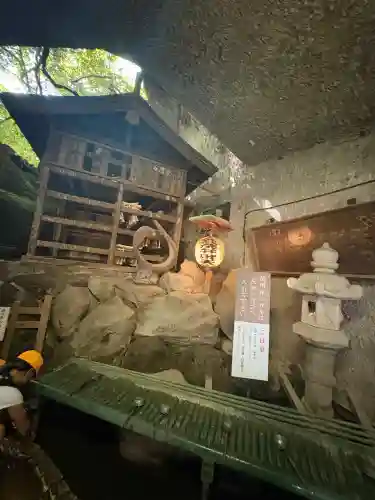 銭洗弁財天宇賀福神社(神奈川県)