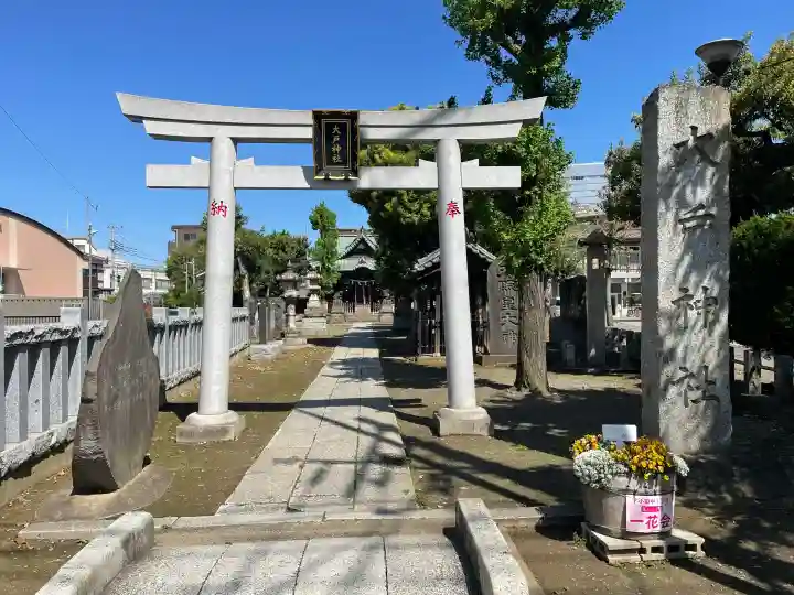 大戸神社の{uncategorized: "未分類", other: "その他", undefined: "問題あり", building: "その他建物", grave: "お墓", sacred_gate: "鳥居", guardian: "狛犬", statue: "像", buddha: "仏像", history: "歴史", nature: "自然", garden: "庭園", animal: "動物", pagoda: "塔", temizu: "手水舎", mountain_gate: "山門・神門", sanctuary: "本殿・本堂", subordinate: "末社・摂社", art: "芸術", scenery: "景色", jizo: "地蔵", ema: "絵馬", goshuin: "御朱印", omikuji: "おみくじ", items: "授与品その他", amulet: "お守り", goshuincho: "御朱印帳", eats: "食事", festival: "お祭り", votive_dance: "神楽", shichigosan: "七五三参", wedding: "結婚式", experience: "体験その他", initially: "初詣", around: "周辺", anti_infection: "感染症対策"}