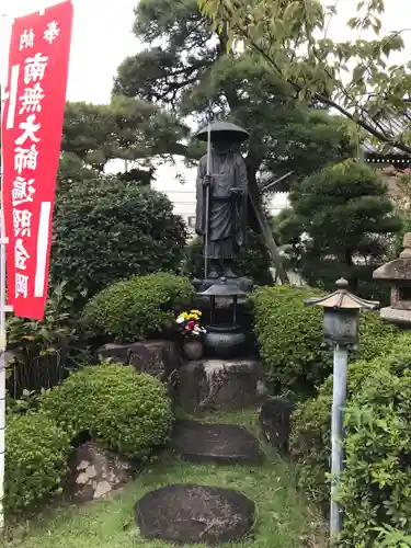 龍華寺の像