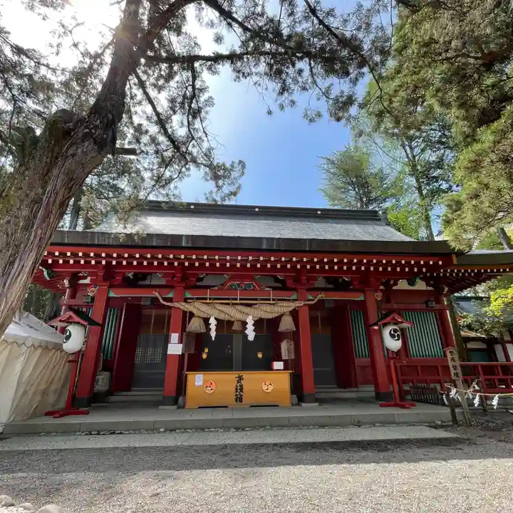 生島足島神社の本殿・本堂
