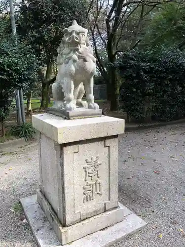 高岡市護国神社の狛犬