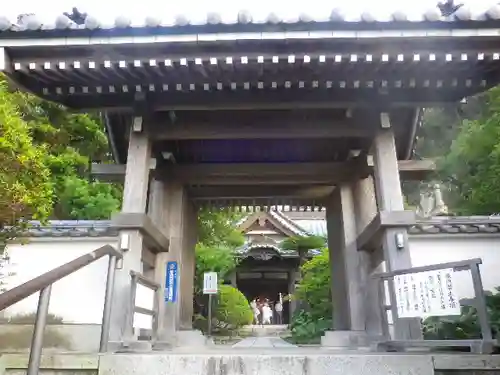 安養院　(田代寺）の山門