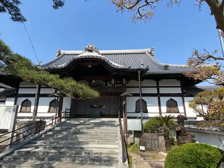龍光寺の本殿・本堂