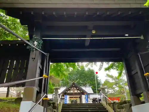 厚真神社の山門・神門