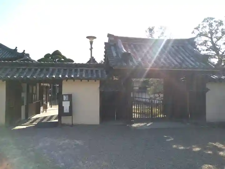 中宮寺の{uncategorized: "未分類", other: "その他", undefined: "問題あり", building: "その他建物", grave: "お墓", sacred_gate: "鳥居", guardian: "狛犬", statue: "像", buddha: "仏像", history: "歴史", nature: "自然", garden: "庭園", animal: "動物", pagoda: "塔", temizu: "手水舎", mountain_gate: "山門・神門", sanctuary: "本殿・本堂", subordinate: "末社・摂社", art: "芸術", scenery: "景色", jizo: "地蔵", ema: "絵馬", goshuin: "御朱印", omikuji: "おみくじ", items: "授与品その他", amulet: "お守り", goshuincho: "御朱印帳", eats: "食事", festival: "お祭り", votive_dance: "神楽", shichigosan: "七五三参", wedding: "結婚式", experience: "体験その他", initially: "初詣", around: "周辺", anti_infection: "感染症対策"}