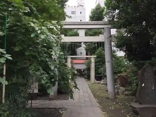 新橋鹽竃神社の鳥居
