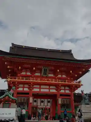 伏見稲荷大社の山門・神門