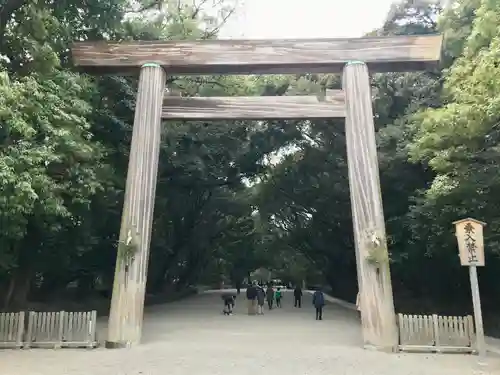 熱田神宮の鳥居