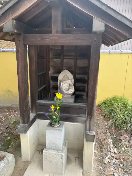 長光寺の{uncategorized: "未分類", other: "その他", undefined: "問題あり", building: "その他建物", grave: "お墓", sacred_gate: "鳥居", guardian: "狛犬", statue: "像", buddha: "仏像", history: "歴史", nature: "自然", garden: "庭園", animal: "動物", pagoda: "塔", temizu: "手水舎", mountain_gate: "山門・神門", sanctuary: "本殿・本堂", subordinate: "末社・摂社", art: "芸術", scenery: "景色", jizo: "地蔵", ema: "絵馬", goshuin: "御朱印", omikuji: "おみくじ", items: "授与品その他", amulet: "お守り", goshuincho: "御朱印帳", eats: "食事", festival: "お祭り", votive_dance: "神楽", shichigosan: "七五三参", wedding: "結婚式", experience: "体験その他", initially: "初詣", around: "周辺", anti_infection: "感染症対策"}