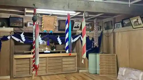 三好八幡神社の{uncategorized: "未分類", other: "その他", undefined: "問題あり", building: "その他建物", grave: "お墓", sacred_gate: "鳥居", guardian: "狛犬", statue: "像", buddha: "仏像", history: "歴史", nature: "自然", garden: "庭園", animal: "動物", pagoda: "塔", temizu: "手水舎", mountain_gate: "山門・神門", sanctuary: "本殿・本堂", subordinate: "末社・摂社", art: "芸術", scenery: "景色", jizo: "地蔵", ema: "絵馬", goshuin: "御朱印", omikuji: "おみくじ", items: "授与品その他", amulet: "お守り", goshuincho: "御朱印帳", eats: "食事", festival: "お祭り", votive_dance: "神楽", shichigosan: "七五三参", wedding: "結婚式", experience: "体験その他", initially: "初詣", around: "周辺", anti_infection: "感染症対策"}