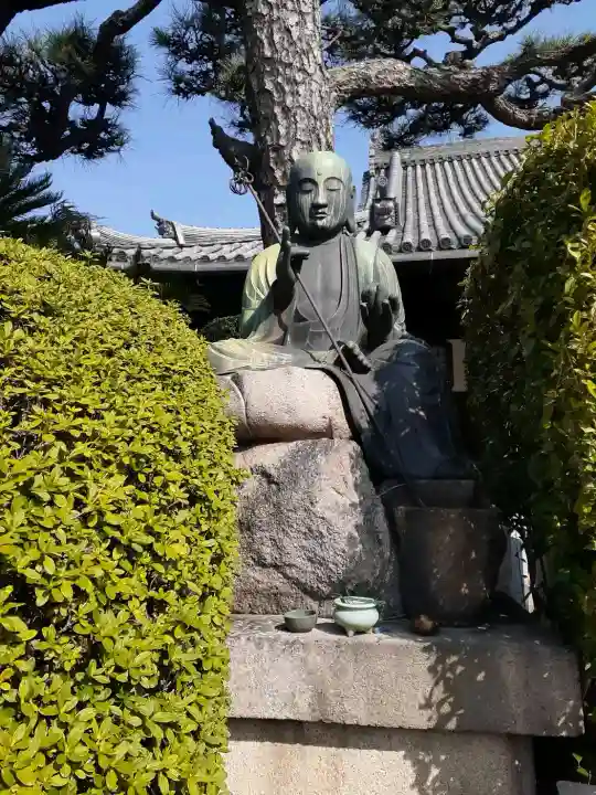 来迎寺の{uncategorized: "未分類", other: "その他", undefined: "問題あり", building: "その他建物", grave: "お墓", sacred_gate: "鳥居", guardian: "狛犬", statue: "像", buddha: "仏像", history: "歴史", nature: "自然", garden: "庭園", animal: "動物", pagoda: "塔", temizu: "手水舎", mountain_gate: "山門・神門", sanctuary: "本殿・本堂", subordinate: "末社・摂社", art: "芸術", scenery: "景色", jizo: "地蔵", ema: "絵馬", goshuin: "御朱印", omikuji: "おみくじ", items: "授与品その他", amulet: "お守り", goshuincho: "御朱印帳", eats: "食事", festival: "お祭り", votive_dance: "神楽", shichigosan: "七五三参", wedding: "結婚式", experience: "体験その他", initially: "初詣", around: "周辺", anti_infection: "感染症対策"}