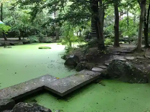 帯廣神社の庭園