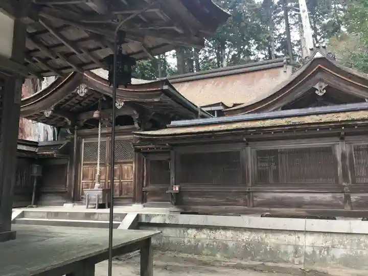 油日神社の本殿・本堂