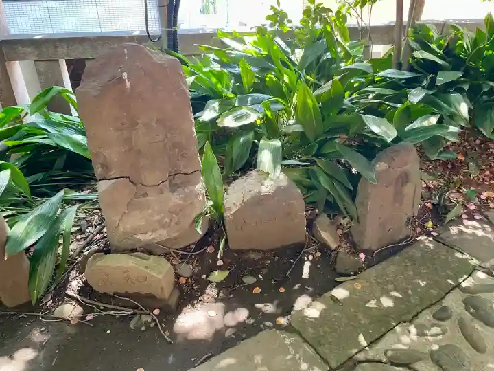豊栄稲荷神社の{uncategorized: "未分類", other: "その他", undefined: "問題あり", building: "その他建物", grave: "お墓", sacred_gate: "鳥居", guardian: "狛犬", statue: "像", buddha: "仏像", history: "歴史", nature: "自然", garden: "庭園", animal: "動物", pagoda: "塔", temizu: "手水舎", mountain_gate: "山門・神門", sanctuary: "本殿・本堂", subordinate: "末社・摂社", art: "芸術", scenery: "景色", jizo: "地蔵", ema: "絵馬", goshuin: "御朱印", omikuji: "おみくじ", items: "授与品その他", amulet: "お守り", goshuincho: "御朱印帳", eats: "食事", festival: "お祭り", votive_dance: "神楽", shichigosan: "七五三参", wedding: "結婚式", experience: "体験その他", initially: "初詣", around: "周辺", anti_infection: "感染症対策"}